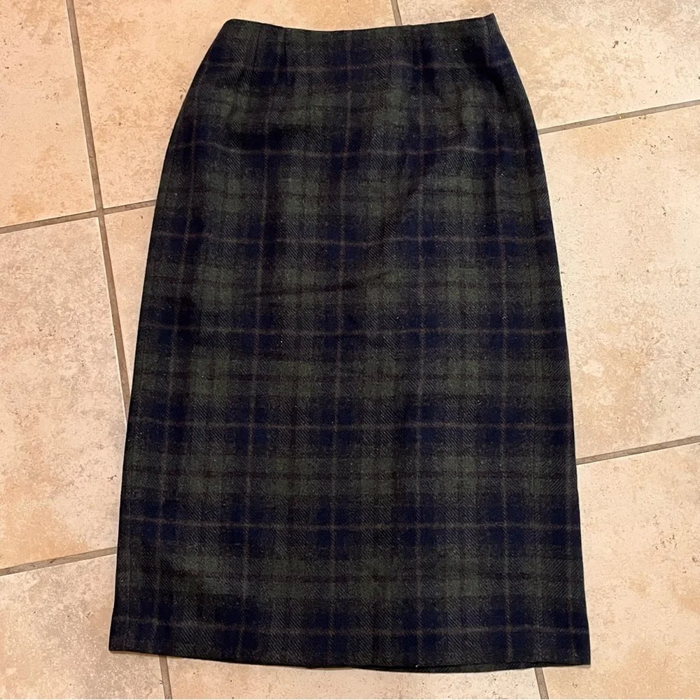 G.H. Bass Plaid Wool Wrap Skirt Size 10 Green Navy Tartan Pattern Midi Length - Picture 12 of 14